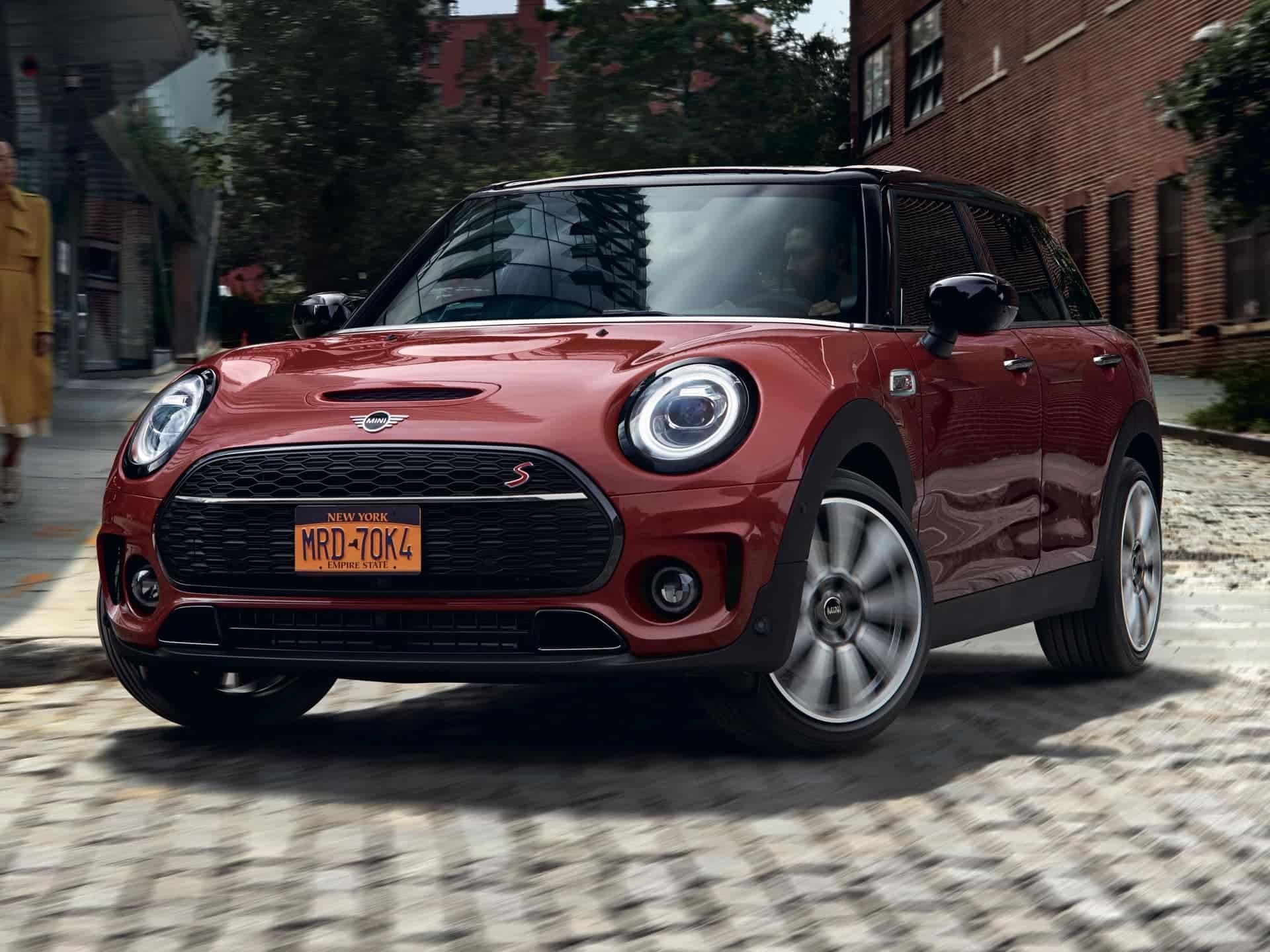 MINI Clubman – red and black – front view MINI Clubman – red and black – front view